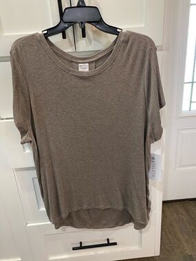 Athleta Short Sleeve Relaxed Tee in Taupe Brown Large with ease ribbed tee